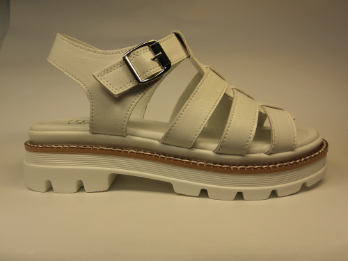 MADELLA  (босонож..жен. белые,лето)