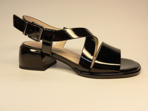 SALAMANDER (т.жен. черн. лак откр. лето)