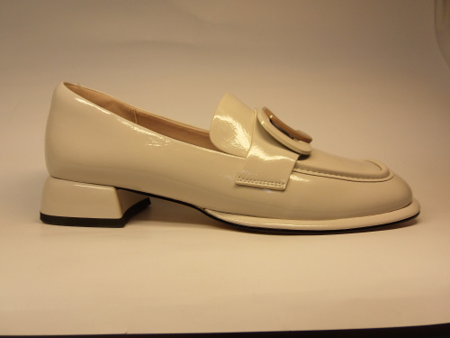 MADELLA  (т.жен. беж,лак пряжка.лето)